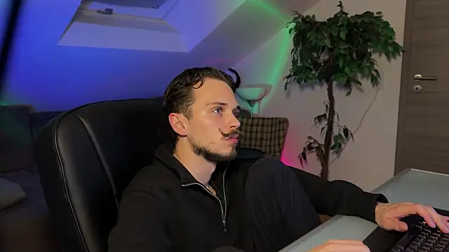 naked psy online show from April 3, 2026, 10:49 pm