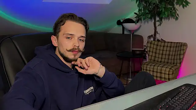 naked psy online show from March 31, 2026, 10:56 pm