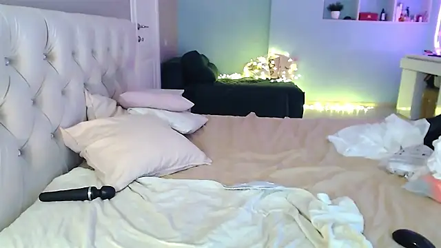 MissSiona online show from February 10, 2026, 6:01 am