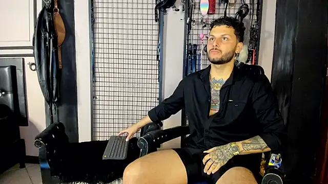 Snapshot of Twisted_Fantasy chatting on February 9, 2026, 3:59 am Twisted Fantasy online show from February 9, 2026, 3:59 am