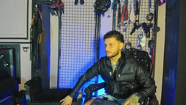 Snapshot of Twisted_Fantasy chatting on November 19, 2025, 4:34 am Twisted Fantasy online show from November 19, 2025, 4:34 am