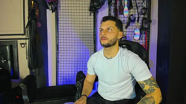 Snapshot of Twisted_Fantasy chatting on November 17, 2025, 4:38 am Twisted Fantasy online show from November 17, 2025, 4:38 am