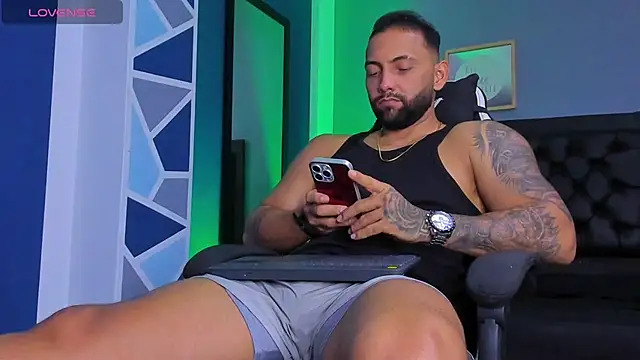 Snapshot of alex_oficial chatting on February 28, 2026, 4:45 am alex oficial online show from February 28, 2026, 4:45 am