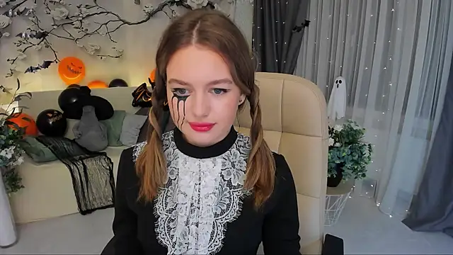 MiracleCurly online show from October 31, 2025, 4:47 pm