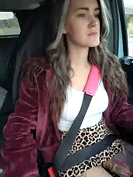 Lilmissvyx online show from November 3, 2025, 3:37 pm