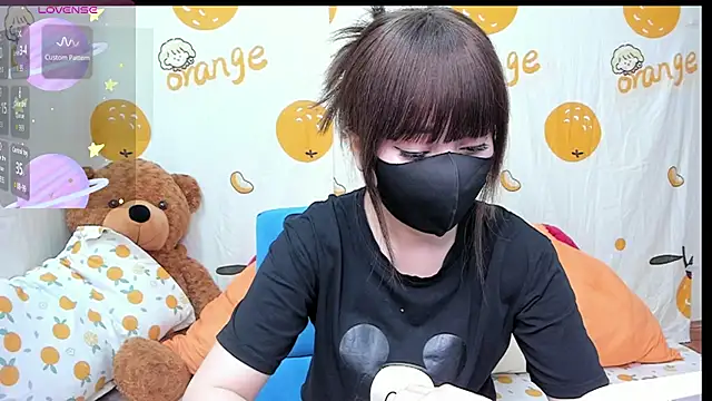 alonelove   online show from October 14, 2025, 2:45 am