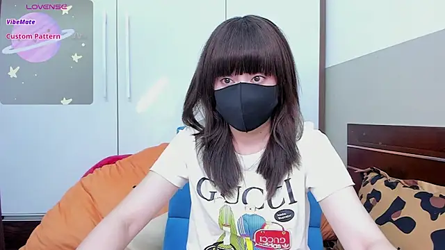 alonelove   online show from September 22, 2025, 2:06 am