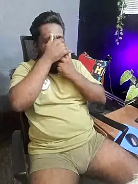 Rayansmith  online show from November 11, 2025, 10:15 pm