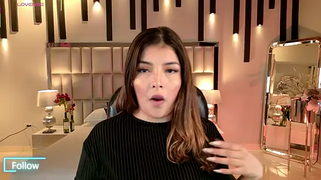 LisaMonroe  online show from February 15, 2026, 8:52 pm