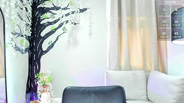 Paula Desousa online show from November 12, 2025, 7:40 pm