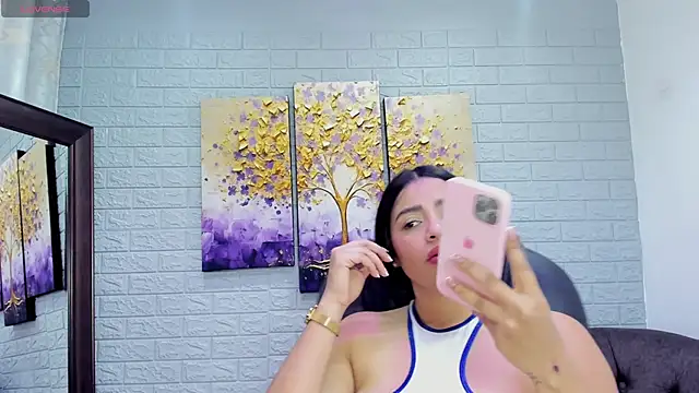 Paula Desousa online show from December 5, 2025, 8:06 pm