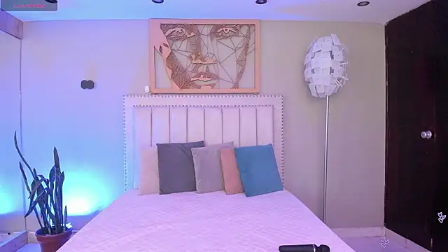 Paula Desousa online show from February 11, 2026, 3:45 pm