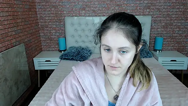 Holliy Cooper online show from November 21, 2025, 8:13 am