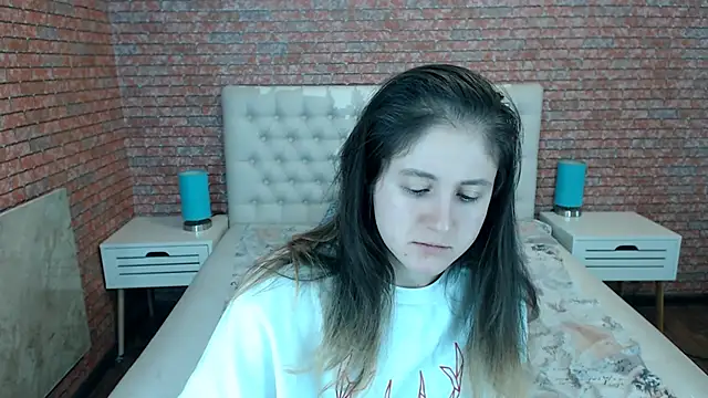 Holliy Cooper online show from November 12, 2025, 8:29 am