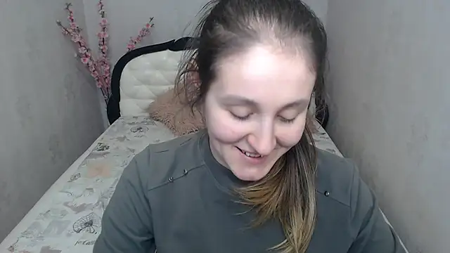 Holliy Cooper online show from April 23, 2026, 12:29 pm