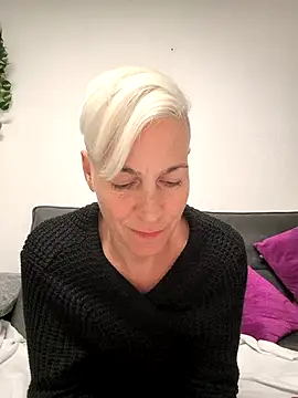 DarleenHot online show from October 24, 2025, 6:40 pm