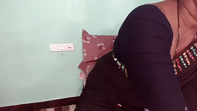 Snapshot of shrutitelugu69 chatting on June 1, 2026, 4:28 pm shrutitelugu69 online show from June 1, 2026, 4:28 pm