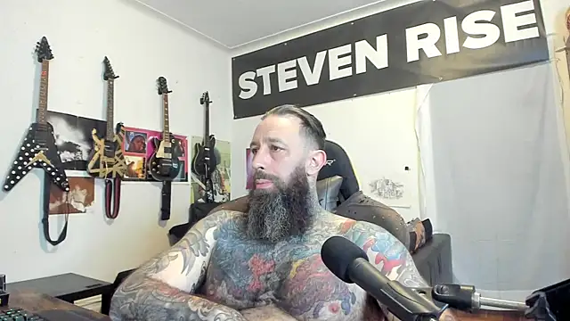 Snapshot of StevenRiseNYC chatting on April 19, 2026, 9:06 pm StevenRiseNYC online show from April 19, 2026, 9:06 pm