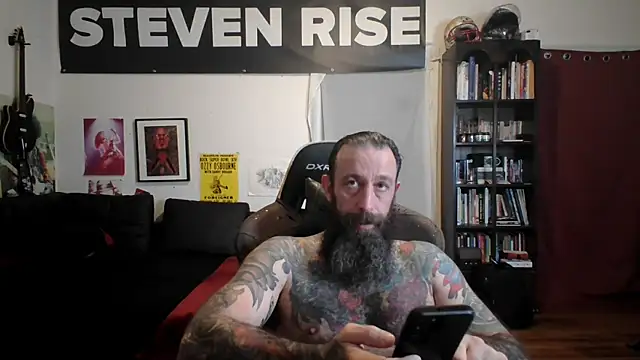 Snapshot of StevenRiseNYC chatting on June 3, 2026, 12:33 am StevenRiseNYC online show from June 3, 2026, 12:33 am