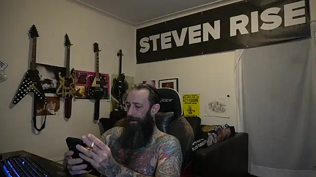 Snapshot of StevenRiseNYC chatting on May 27, 2026, 1:57 am StevenRiseNYC online show from May 27, 2026, 1:57 am
