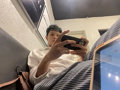 Plaxtique online show from November 8, 2025, 12:42 pm