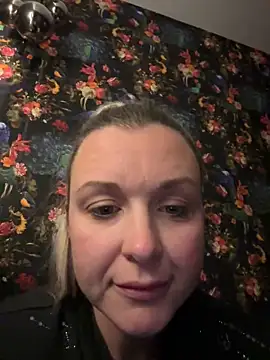 Bella-Tight online show from February 9, 2026, 8:51 pm