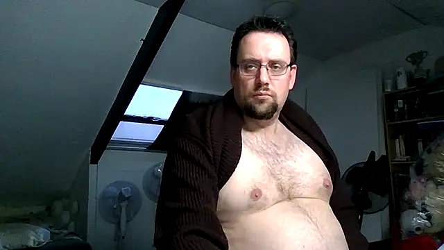 rdewaard81 online show from December 3, 2025, 3:22 pm