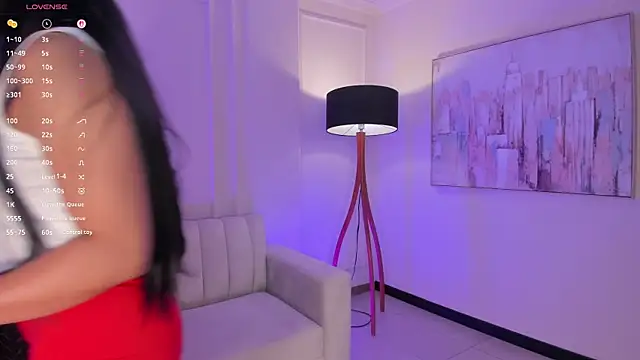 LizzHamilton   online show from December 18, 2025, 11:47 am