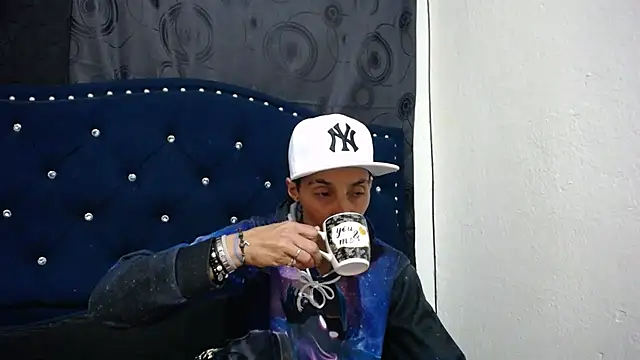 anyu1306 online show from February 26, 2025, 3:03 am