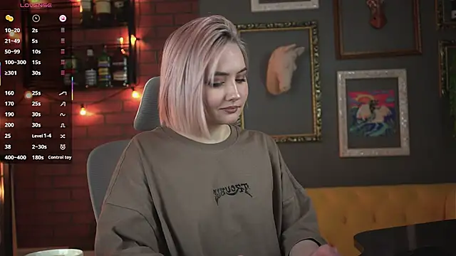 ReiYosimoto online show from November 30, 2025, 3:46 pm