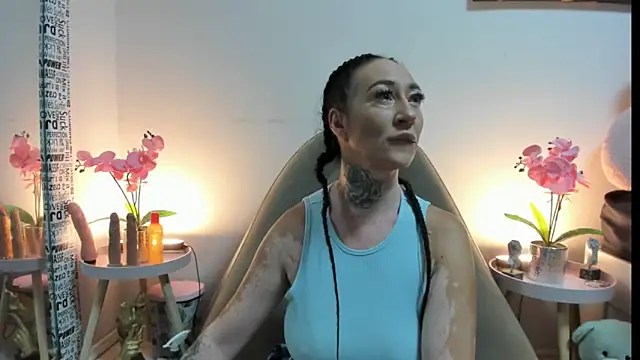 Rayanablackandwhite online show from September 9, 2025, 9:35 pm