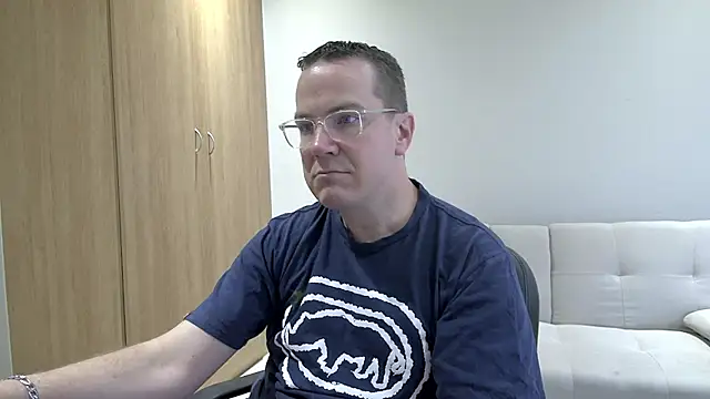 BrettJ81 online show from November 18, 2025, 2:31 pm