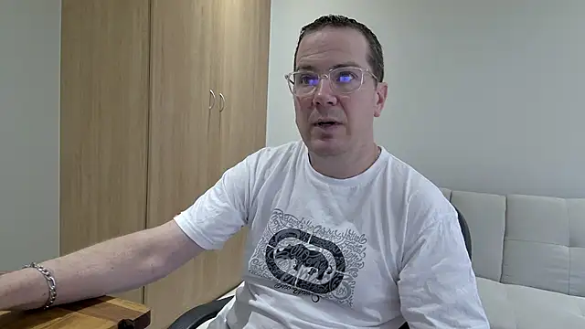 BrettJ81 online show from November 3, 2025, 2:20 pm