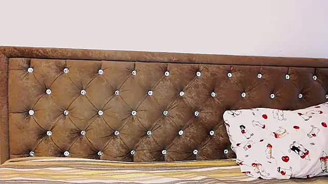 Sara4uu online show from November 2, 2025, 7:24 am