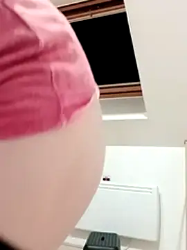 JOHANNA9MOI02 online show from January 8, 2026, 4:35 pm