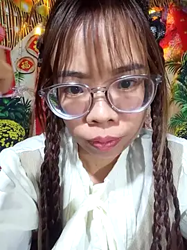   Mai-love19   online show from February 18, 2026, 11:50 am