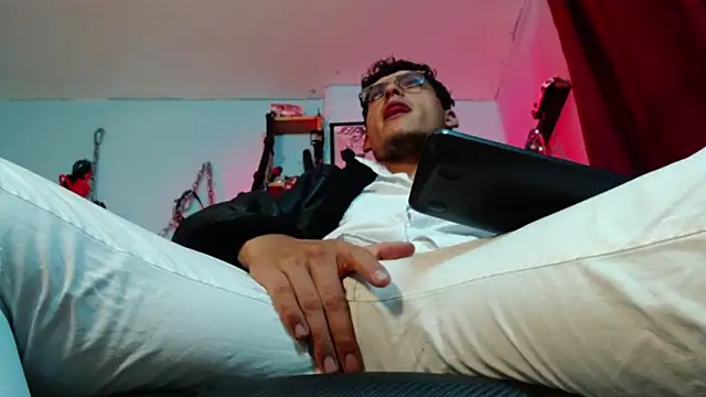 dom2travelersss online show from April 4, 2026, 12:45 pm