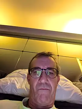 Snapshot of olivegentlemen chatting on October 27, 2025, 12:00 am olivegentlemen online show from October 27, 2025, 12:00 am