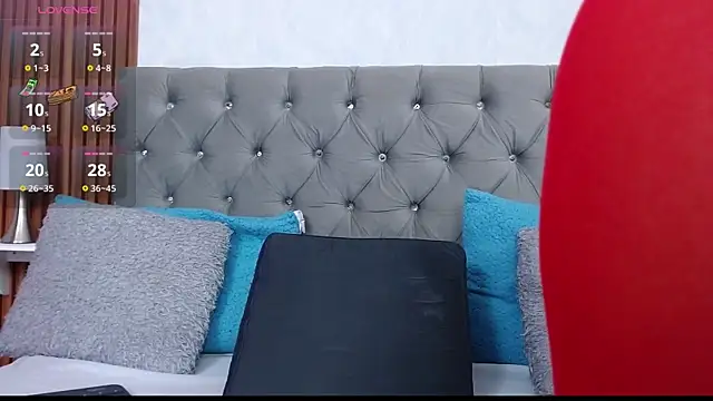 gisellsaenz online show from October 30, 2025, 8:50 pm