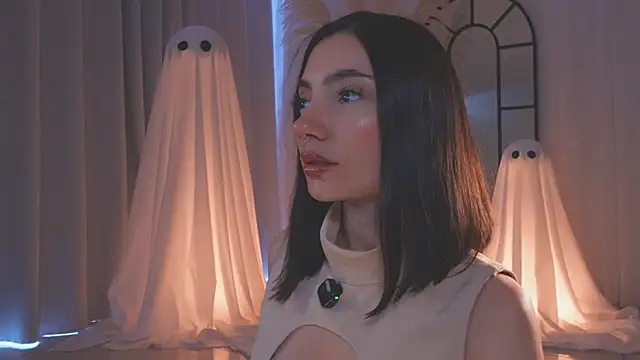 AmyArmstrong online show from October 26, 2025, 7:58 pm