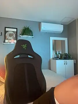 DaniDusan  online show from February 16, 2026, 8:40 pm