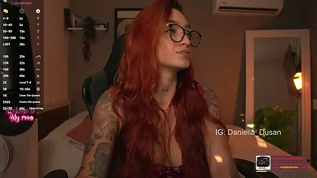 DaniDusan  online show from January 20, 2025, 10:37 pm