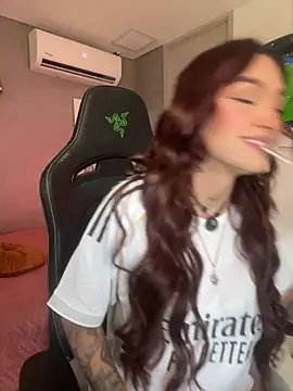 DaniDusan  online show from April 7, 2026, 7:48 pm