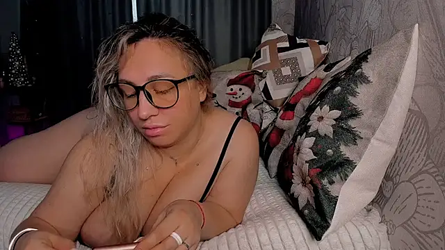 Snapshot of CumOnMy_Tits chatting on December 4, 2025, 2:54 am CumOnMy Tits online show from December 4, 2025, 2:54 am