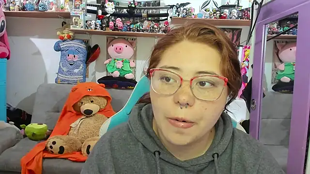 soficammy online show from December 1, 2025, 8:10 pm