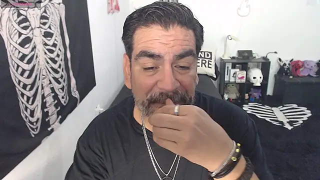 Snapshot of soyelcarlitos_ chatting on June 1, 2026, 5:34 pm soyelcarlitos online show from June 1, 2026, 5:34 pm