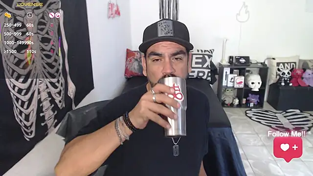 Snapshot of soyelcarlitos_ chatting on May 1, 2026, 6:57 pm soyelcarlitos online show from May 1, 2026, 6:57 pm