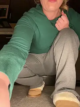 Snapshot of StoneDDReveler chatting on November 4, 2025, 2:48 am StoneDDReveler online show from November 4, 2025, 2:48 am