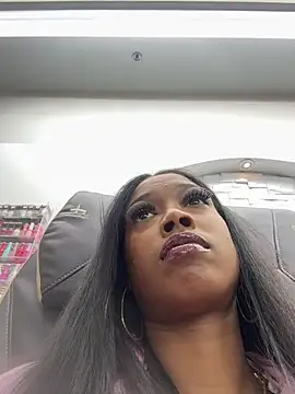 mismialove online show from June 3, 2026, 8:02 pm