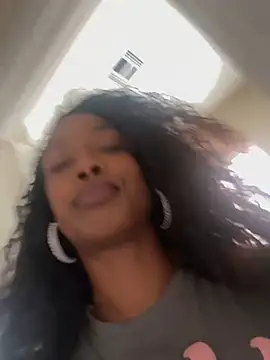 Snapshot of mismialove chatting on June 15, 2026, 9:25 pm mismialove online show from June 15, 2026, 9:25 pm